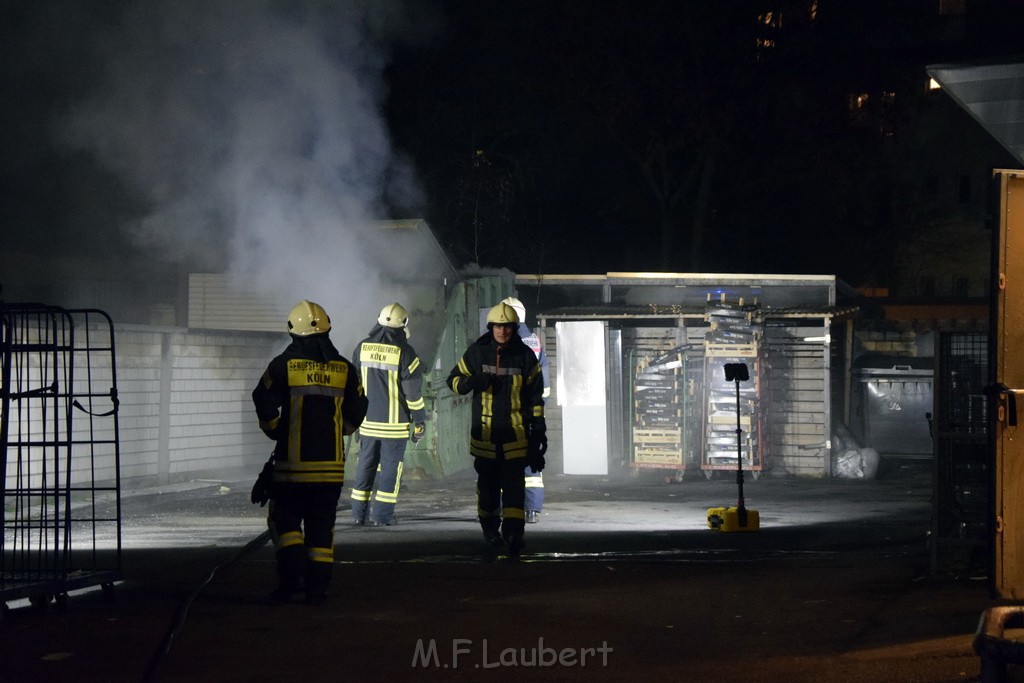 Feuer Papp Presscontainer Koeln Hoehenberg Bochumerstr P034.JPG - Miklos Laubert